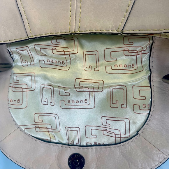 Guess messenger bag envelope style - Picture 10 of 14